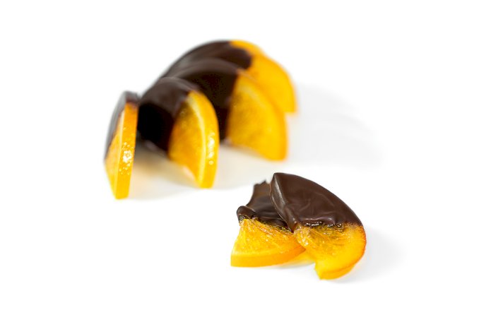 Дольки апельсина в горьком шоколаде